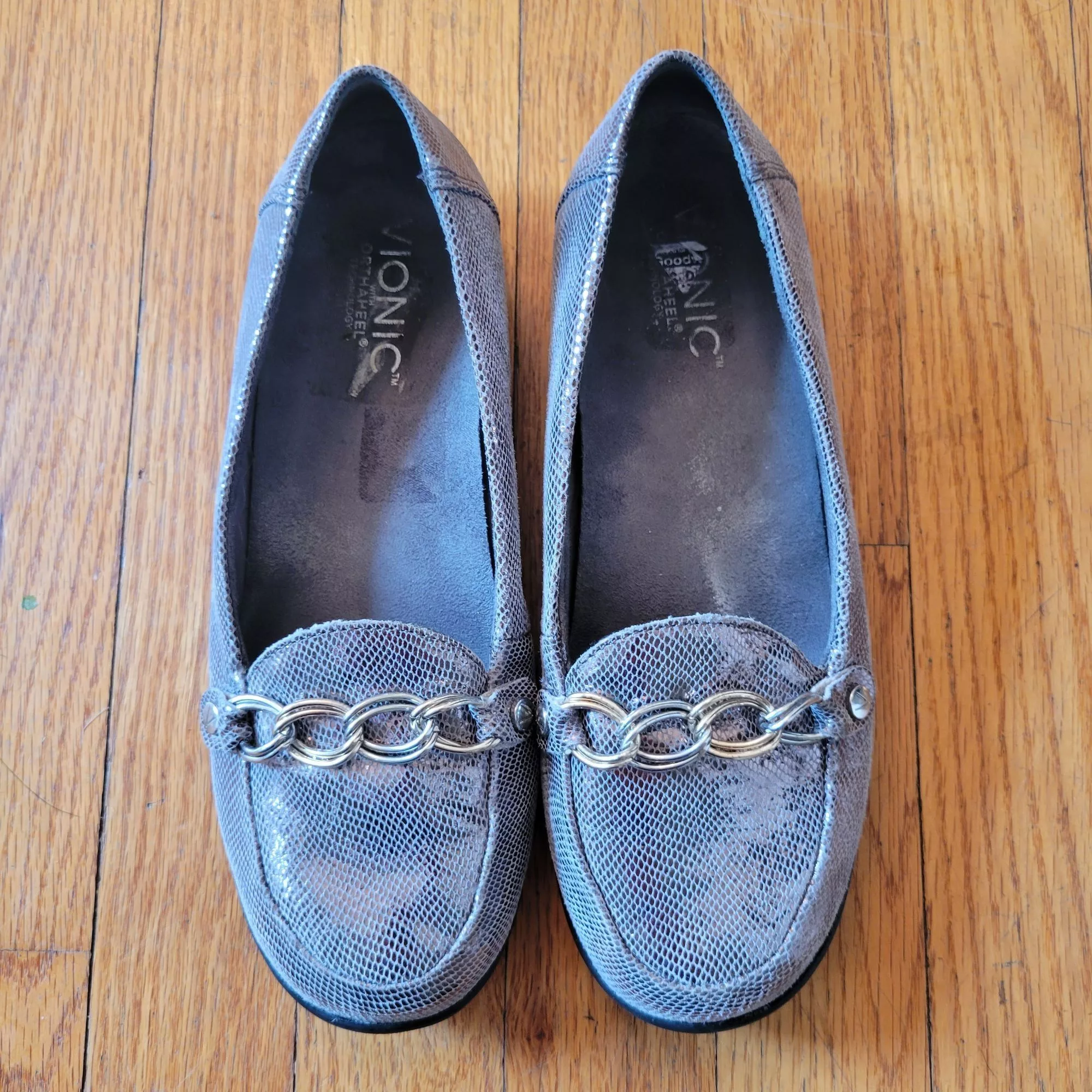 Vionic Flats Vionic Orthaheel Loafers 6.5 Gray Snake Print ALDA Pewter Me