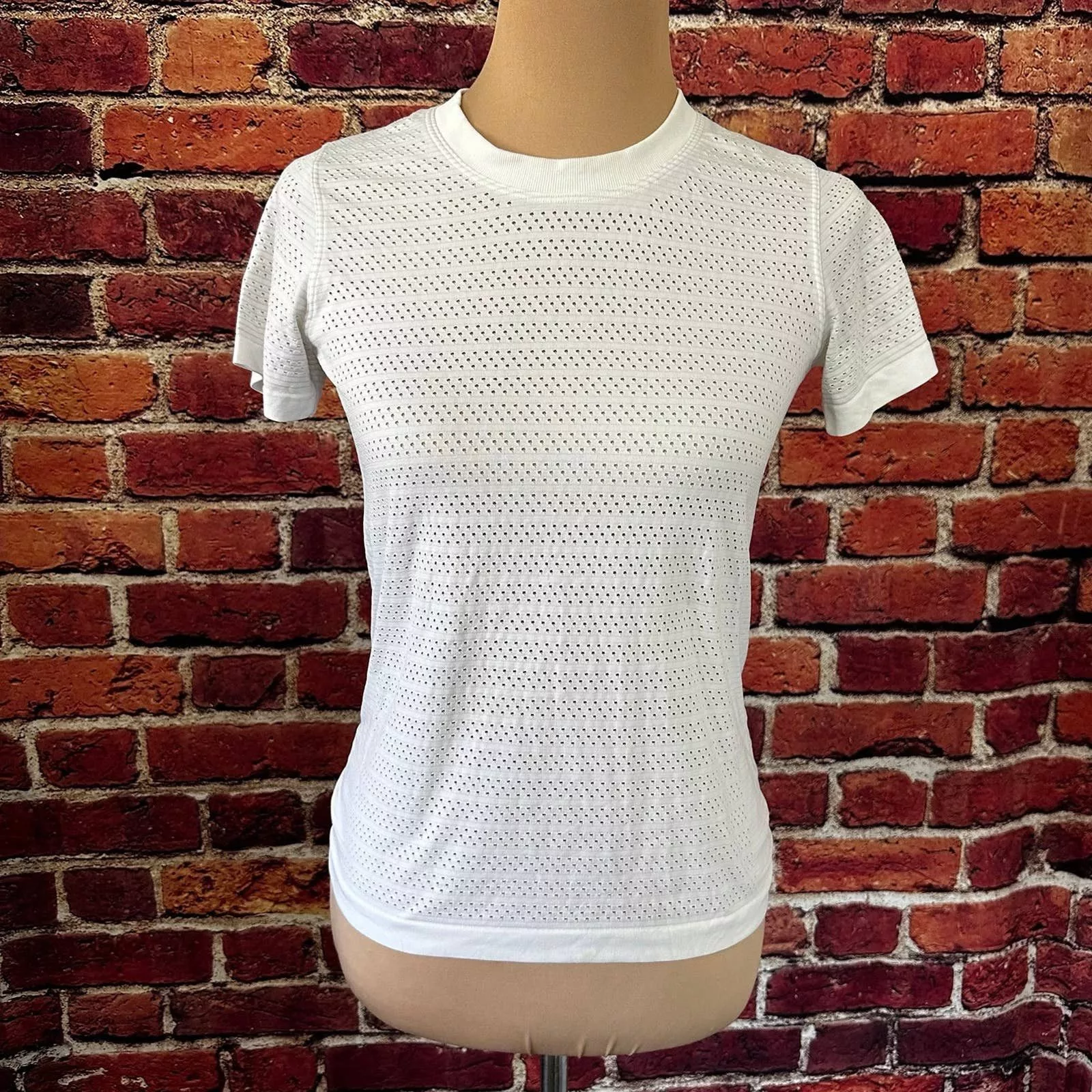 Lululemon Tank Tops Lululemon White womens tee