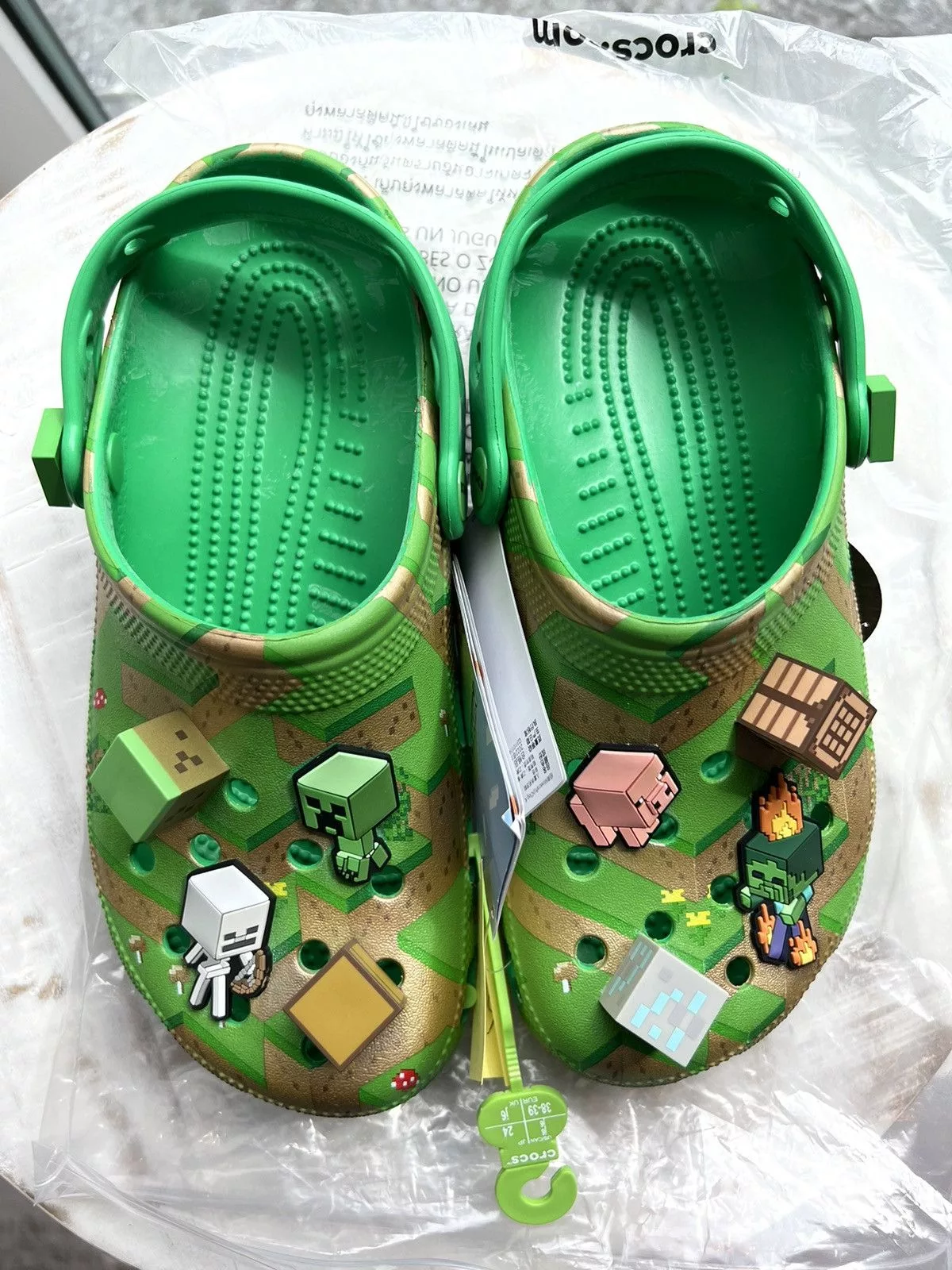Crocs Slip Ons Crocs Minecraft Grass Green size 6