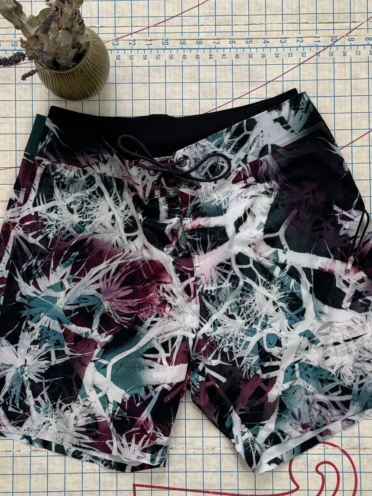 Lululemon Shorts Lululemon El Current Shorts 7” Lined Size 38 Palms Pattern Multi