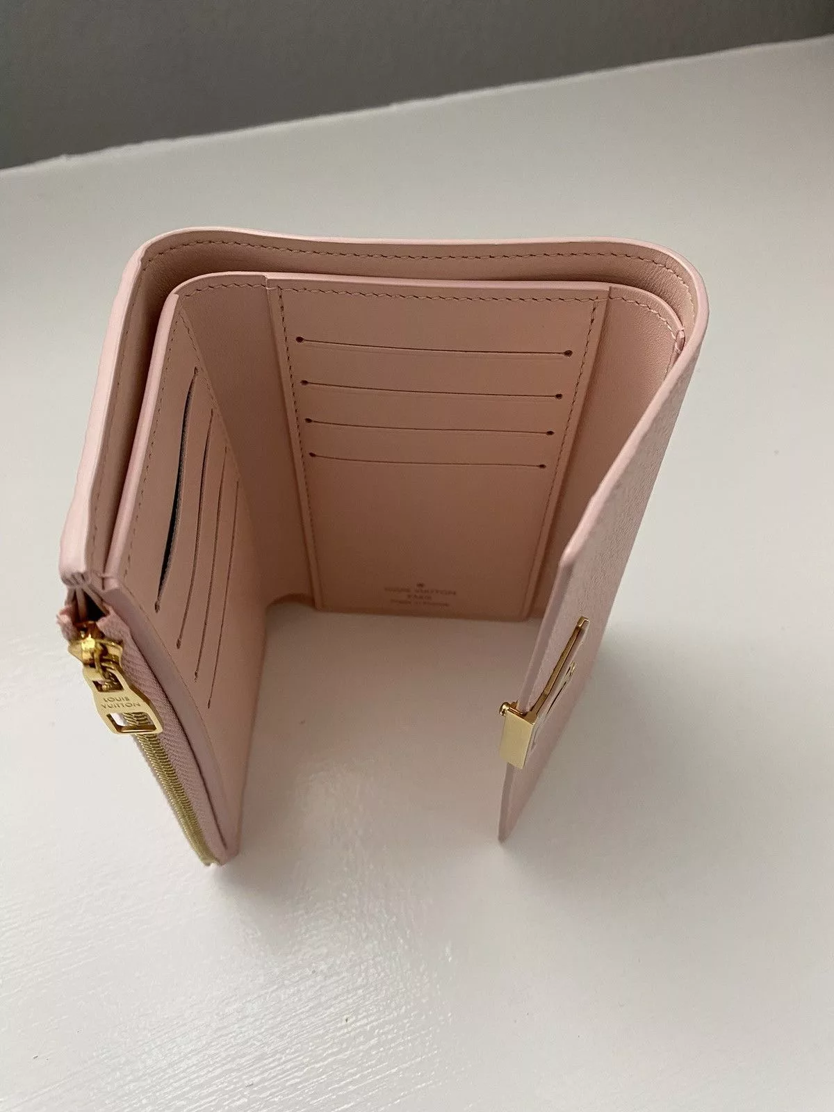 Louis Vuitton Wallets Authentic Louis Vuitton Capucines Wallet Pink