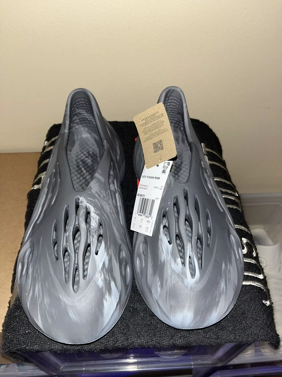Adidas Slip Ons Adidas × Kanye West Adidas × Yeezy Season Adidas Yeezy Foam RNR MX Granite Gray