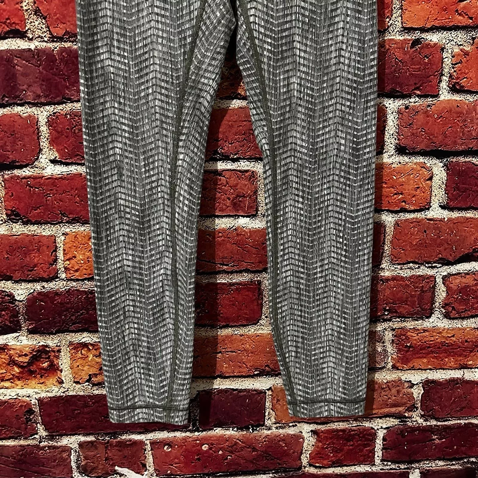 lululemon leggings size 4 Gray