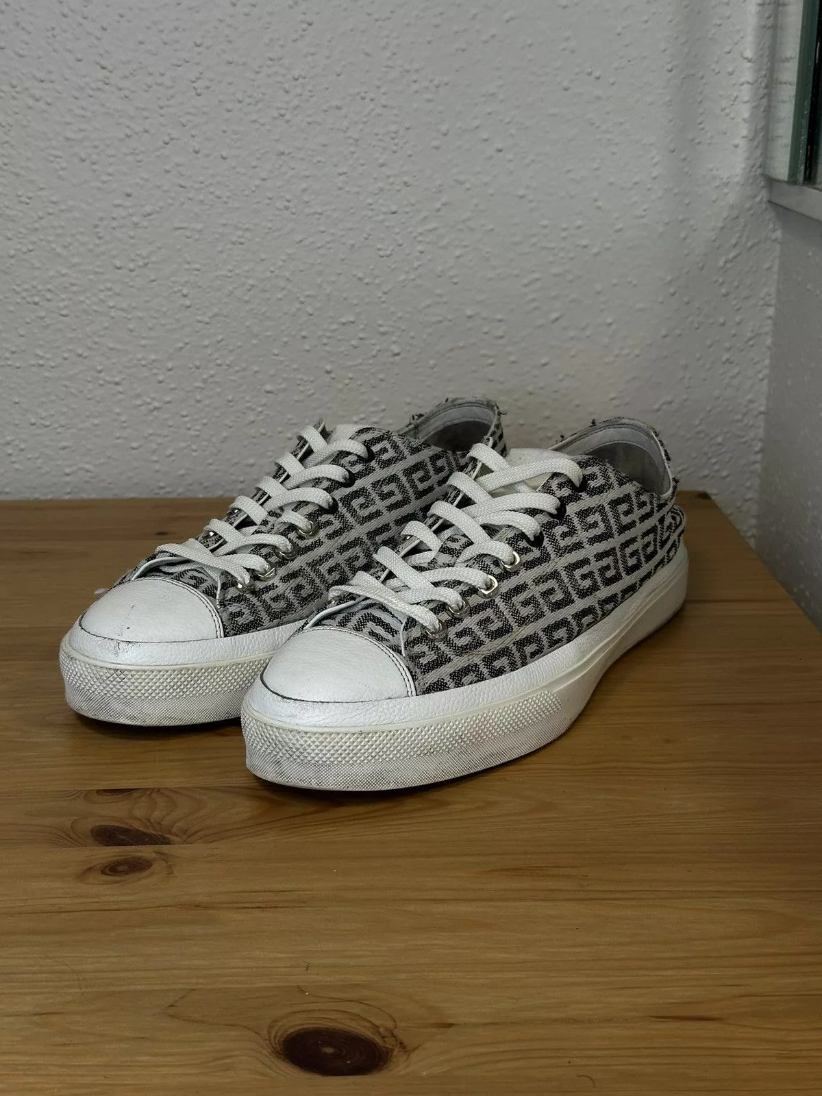 Givenchy Low Top Sneakers Givenchy City Low Sneakers White