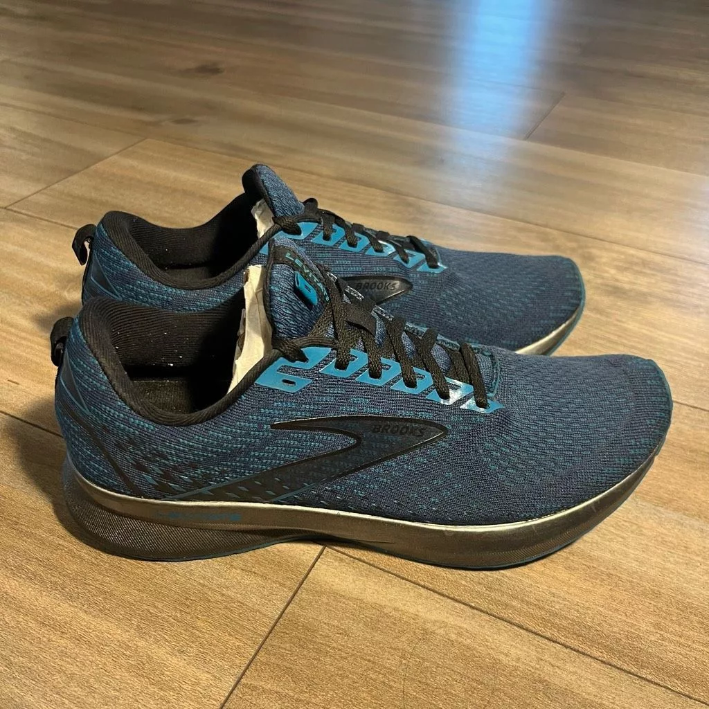 Brooks Low Top Sneakers Brooks Levitate 5 Blue Athletic Running sneaker Men 10
