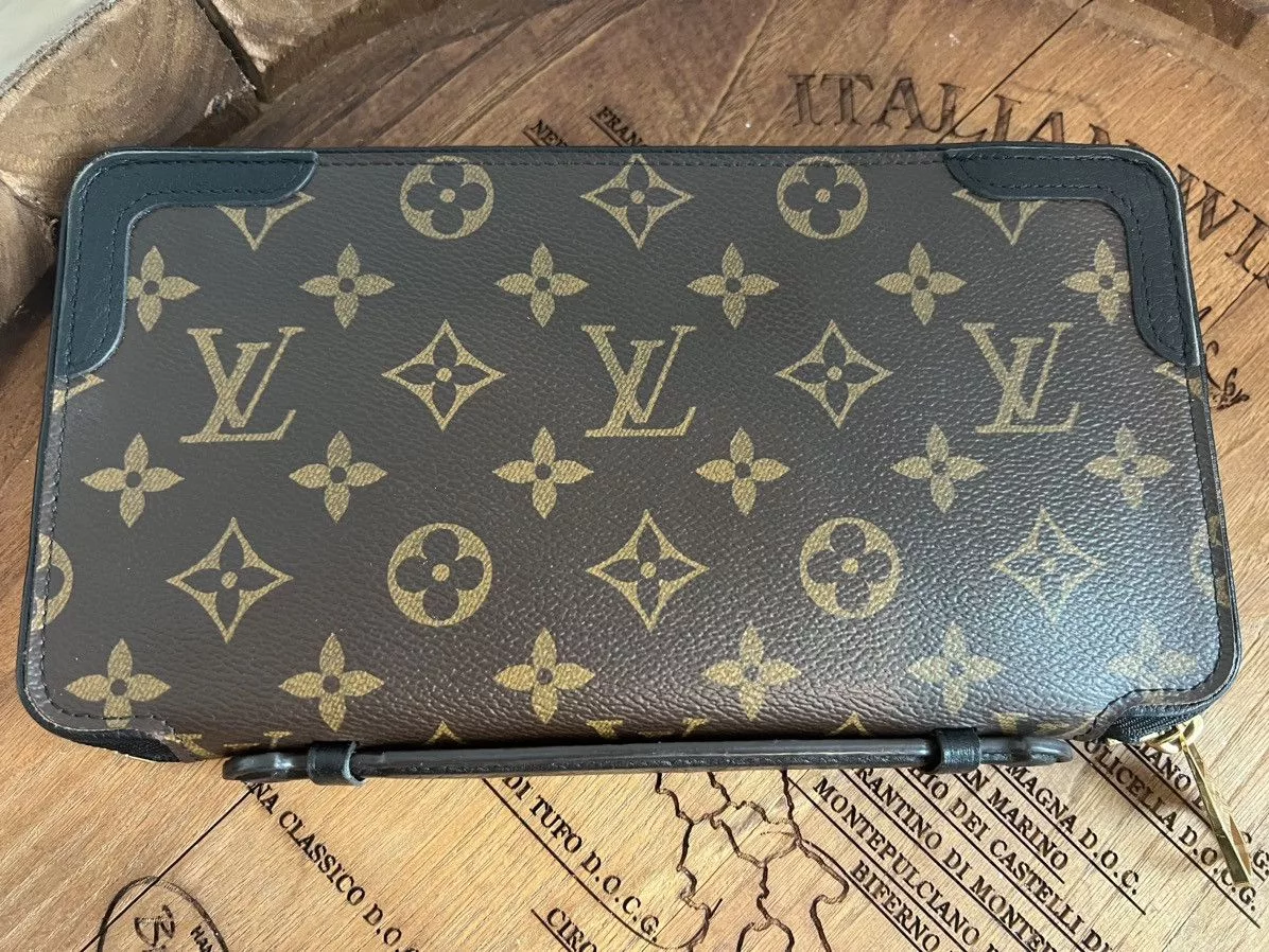 Louis Vuitton Wallets Louis Vuitton Daily Organizer Wallet Brown
