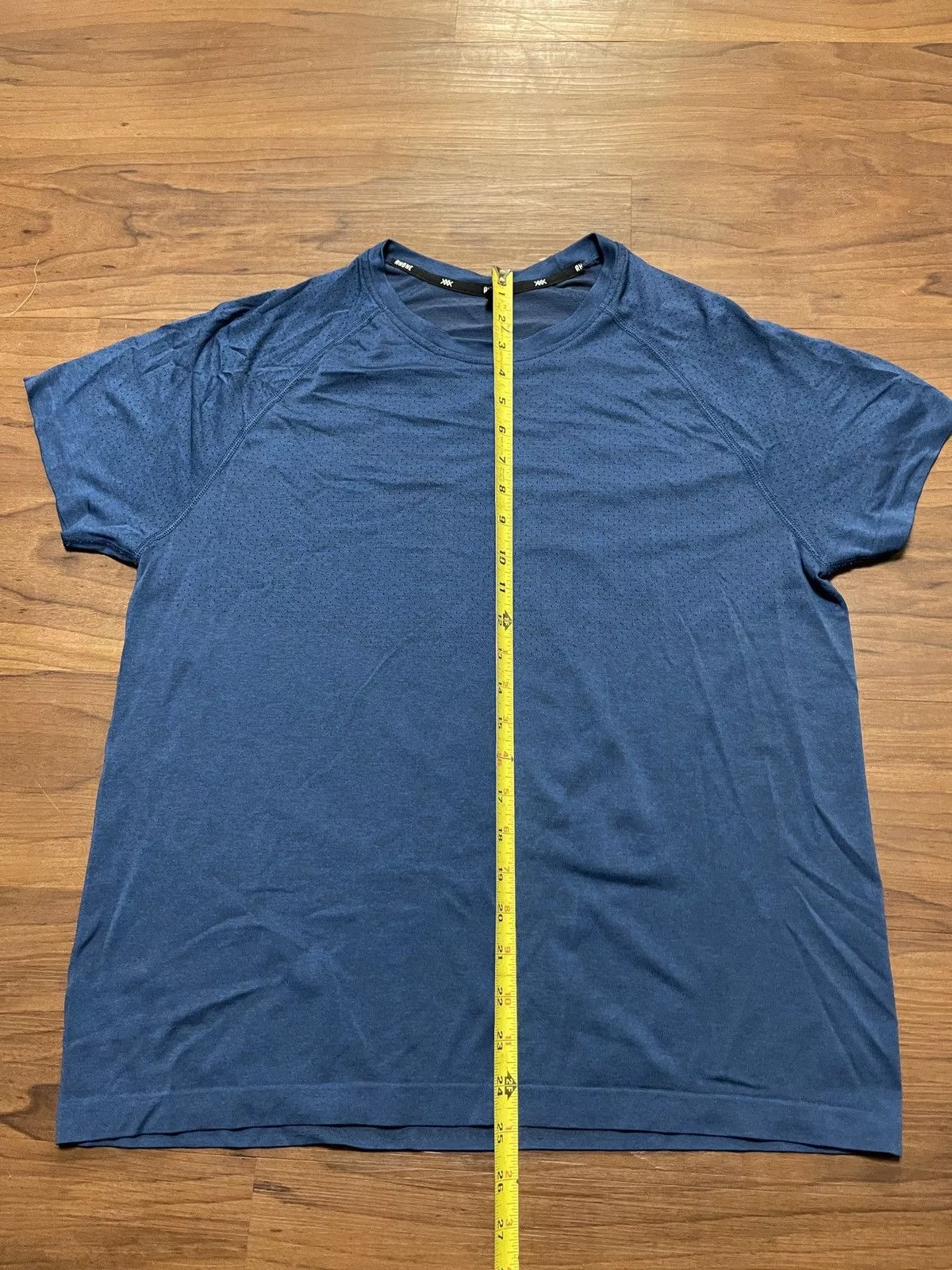 Rhone Short Sleeve T Shirts Rhone workout shirt size large Blue