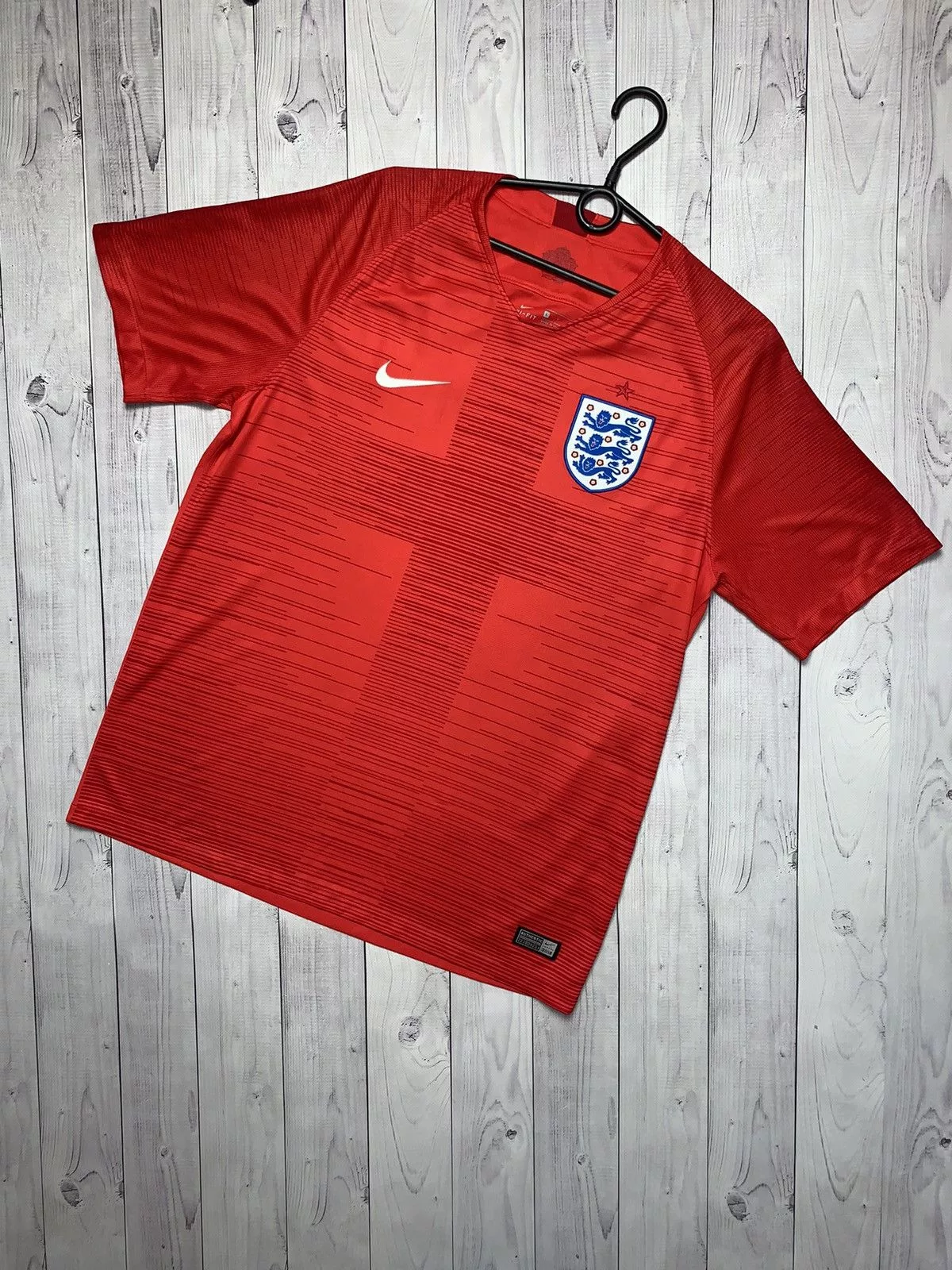 Nike Jerseys Nike England soccer jersey size L Red