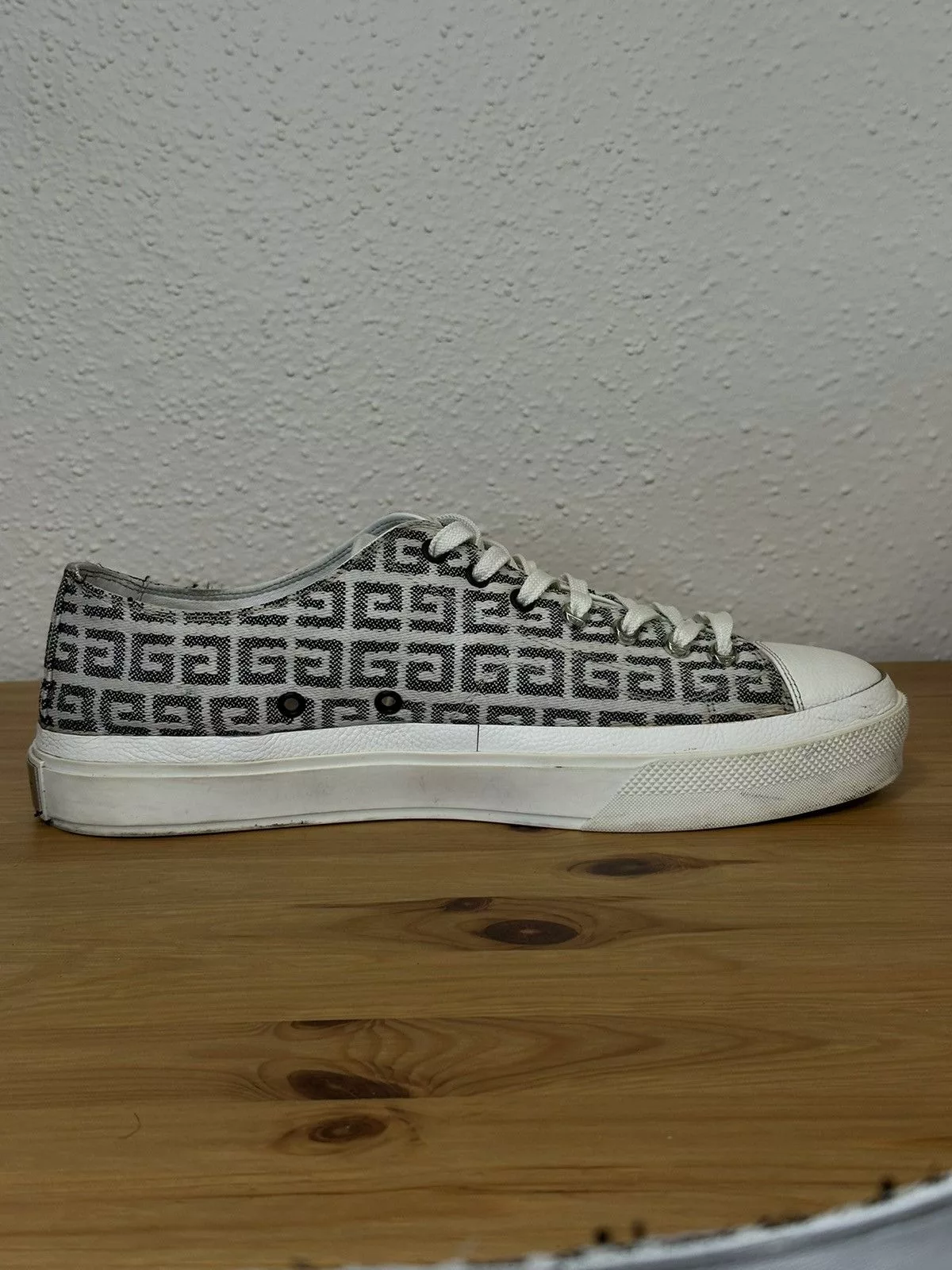 Givenchy Low Top Sneakers Givenchy City Low Sneakers White