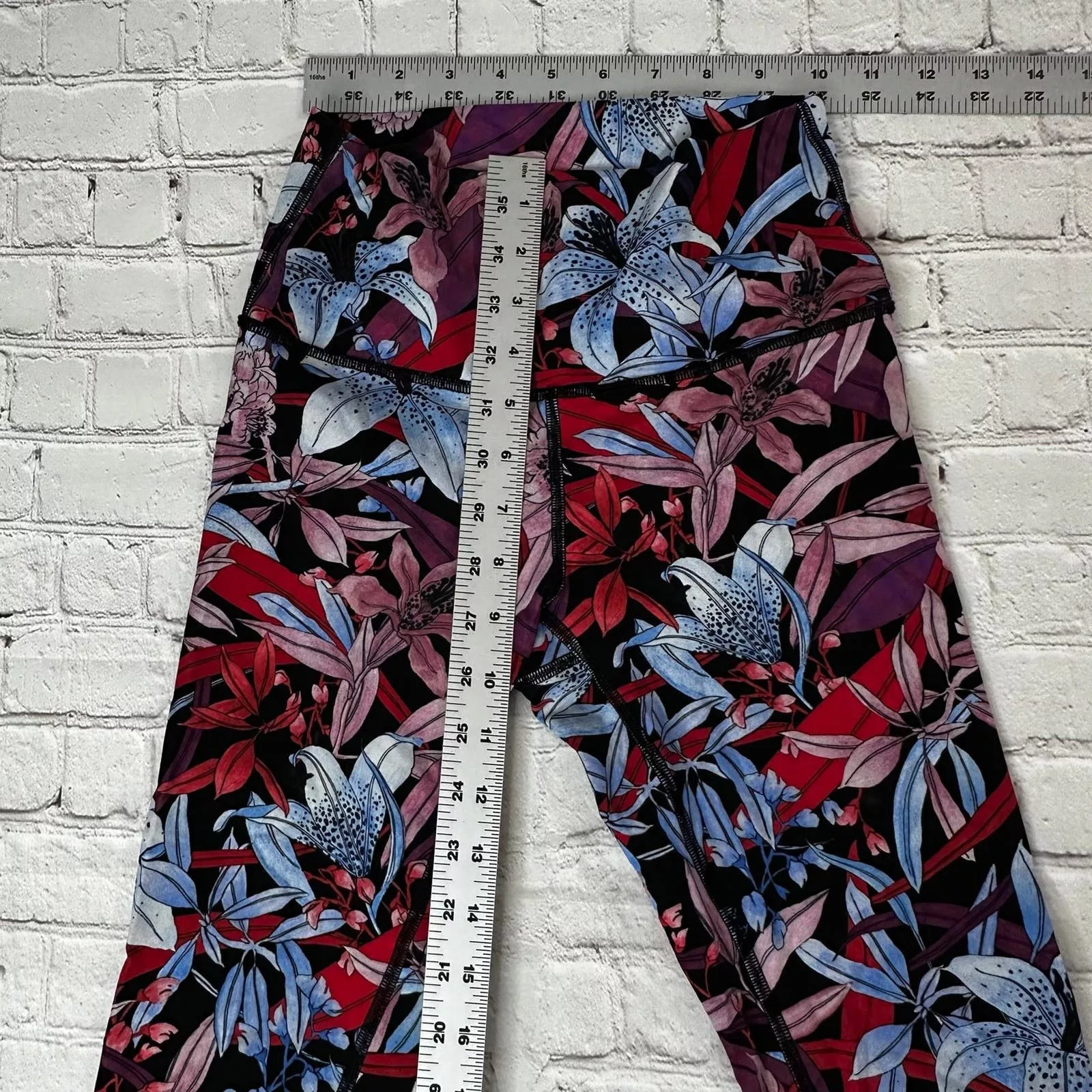lululemon leggings size 4 Multi