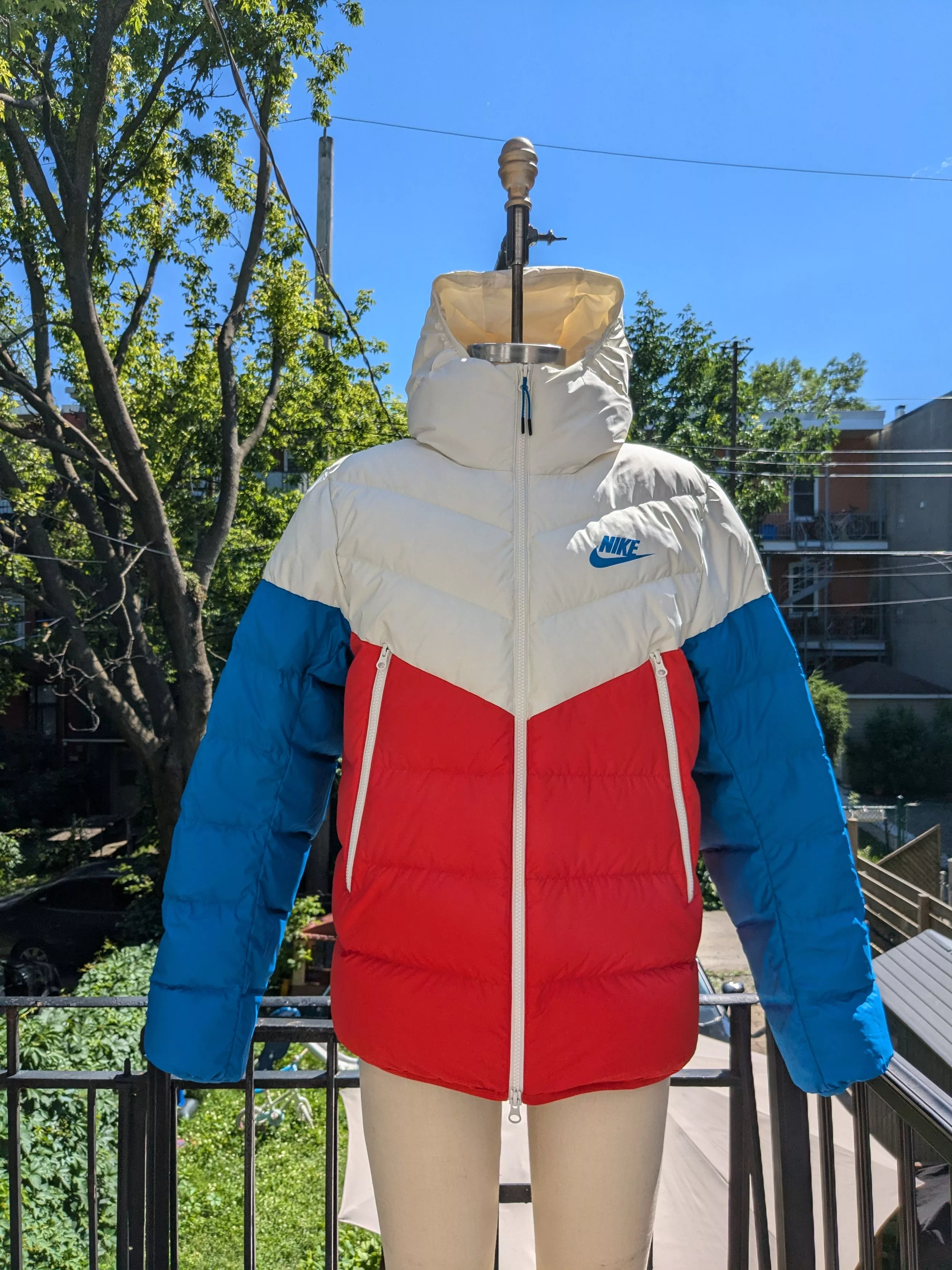 Nike Bombers Nike NSW Windrunner Down Fill Puffer Jacket, Model #928833 Multi