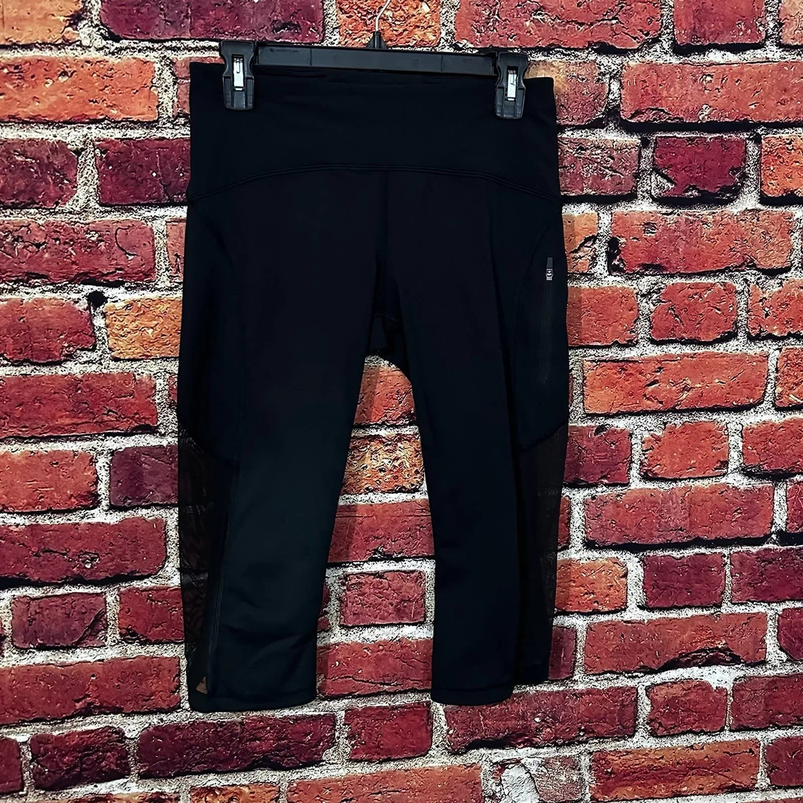 Capri Lululemon Leggings Size 6 Black