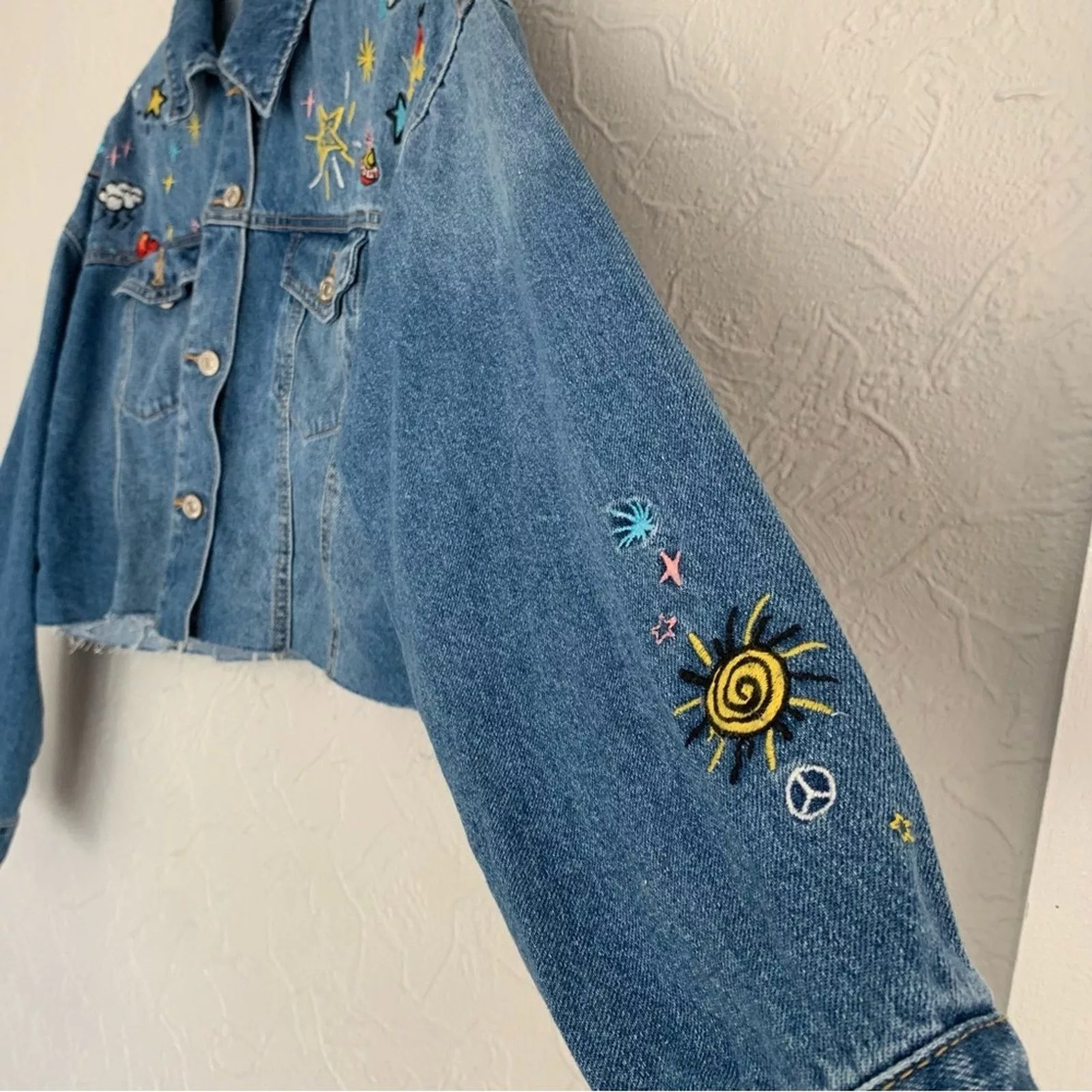 Forever 21 Jackets WOMENS JUNIORS FOREVER 21 CROP JEAN JACKET PATCHWORK NICE Blue