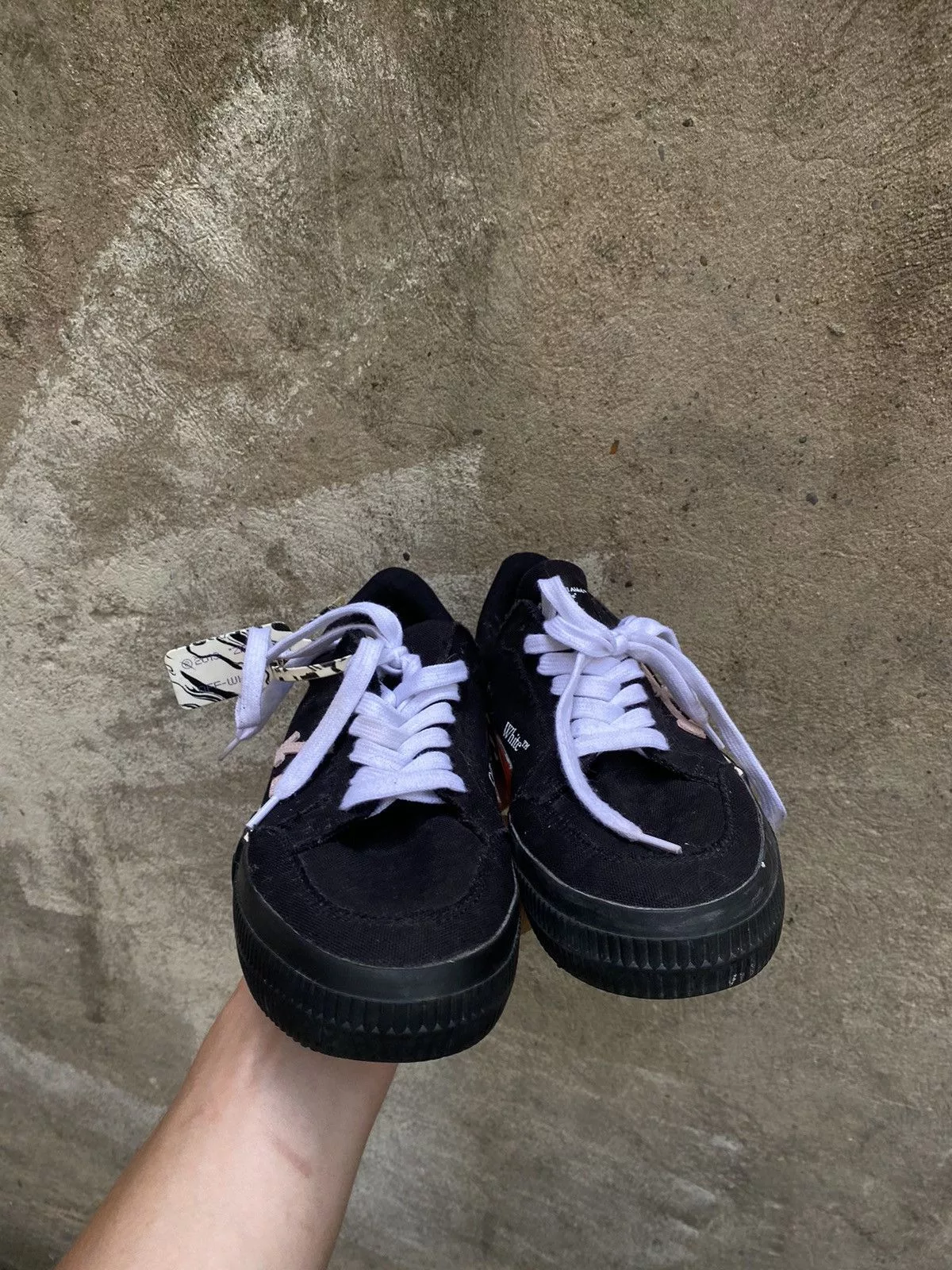 Off-White Low Top Sneakers Off-White Low Sneakers Black