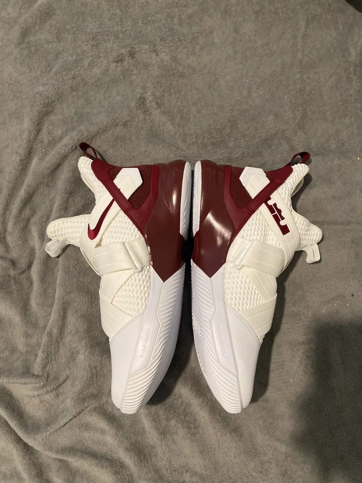 Nike Hi Top Sneakers Nike Lebron solider 10 White