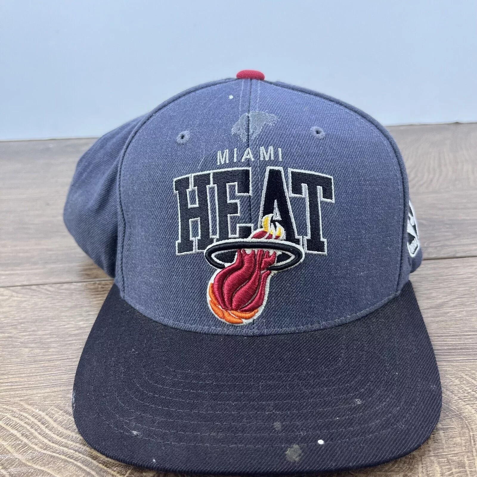 Mitchell & Ness Hats Miami Heat Snapback Hat Mitchell & Ness Gray Cap Adjustable
