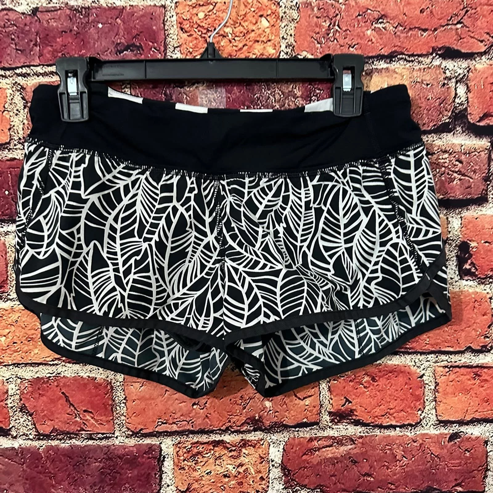 lululemon shorts size 6 Black
