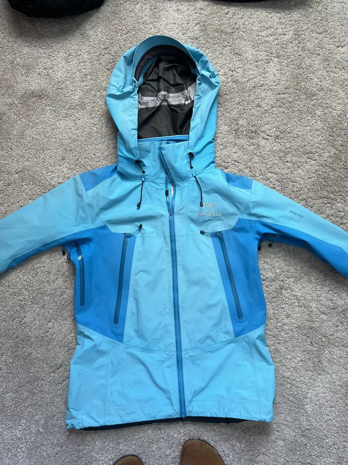 Arc'teryx Light Jackets Arc'teryx Arc’Teryx Beta LT hybrid core Gore-Tex shell jacket Blue