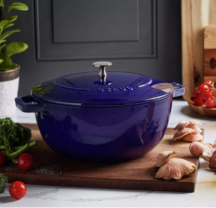 Dark Blue Round French Oven 5 qt