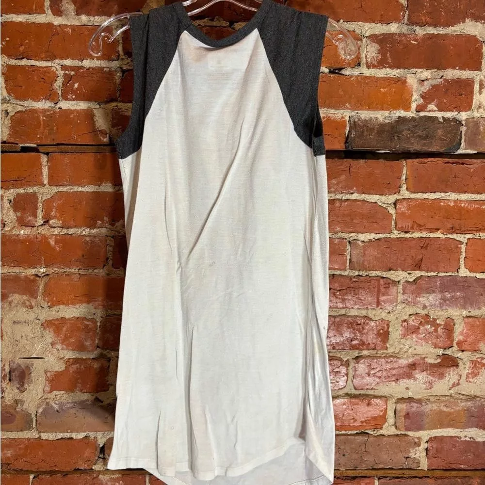 Designer Tank Tops Designer Pink Floyd small white/grey graphic vintage preowned tshirt