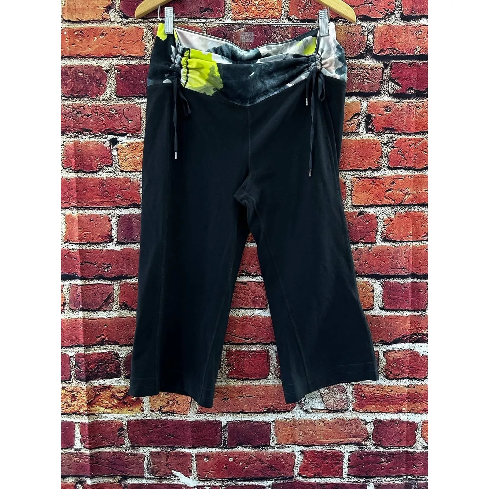 Lululemon Pants Lululemon Capri size 10 Black