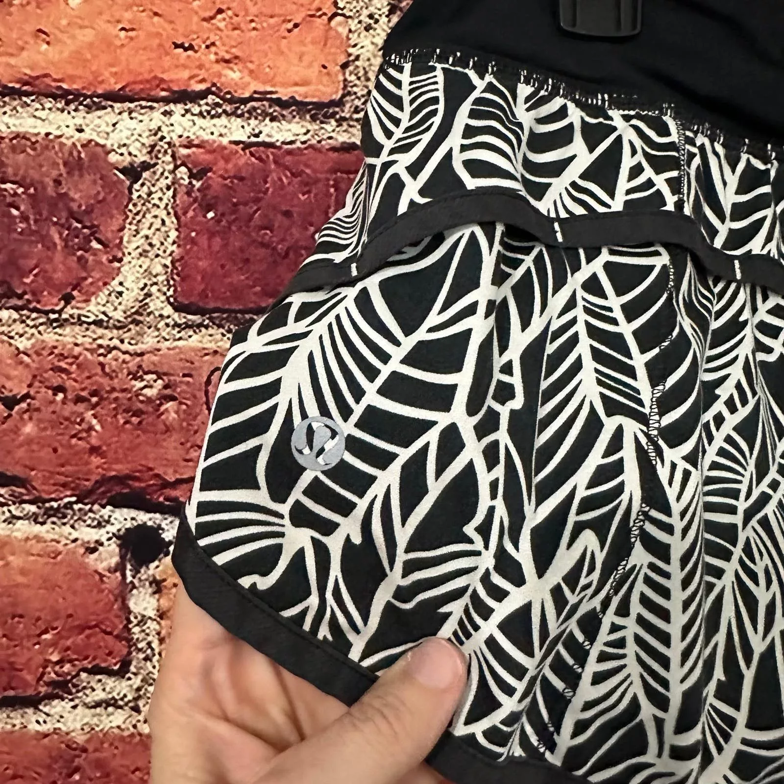 lululemon shorts size 6 Black