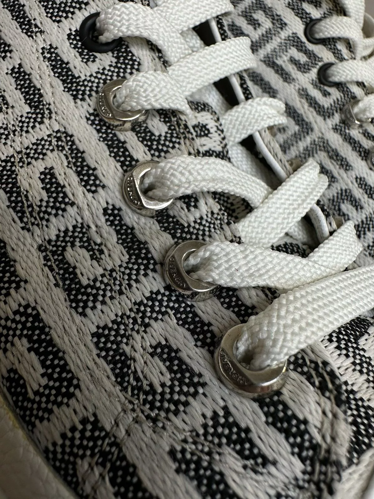 Givenchy Low Top Sneakers Givenchy City Low Sneakers White