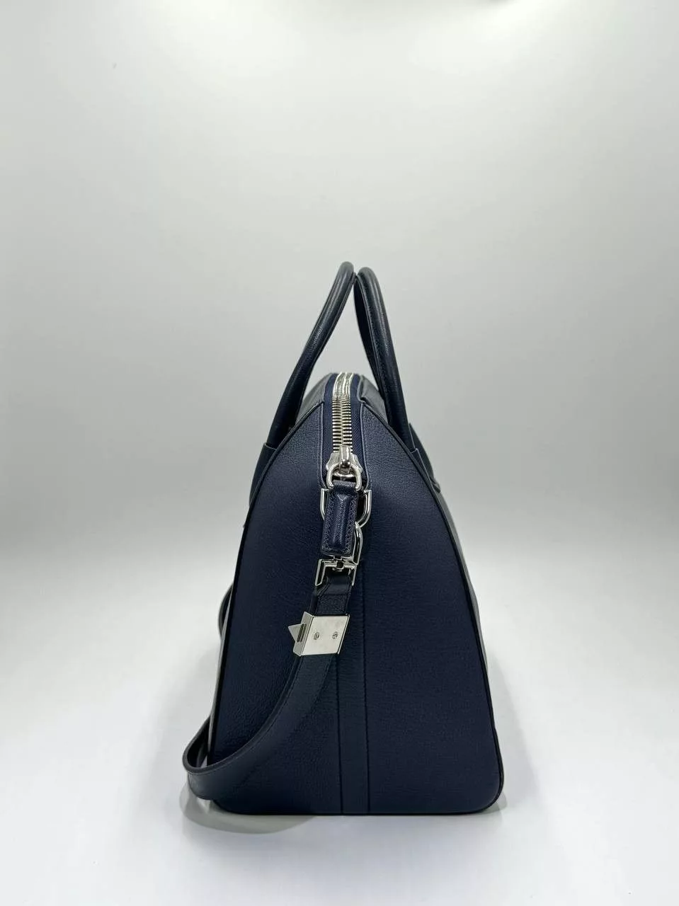 Givenchy Handle Bags Givenchy Antigona Medium Leather Hand Bag Blue