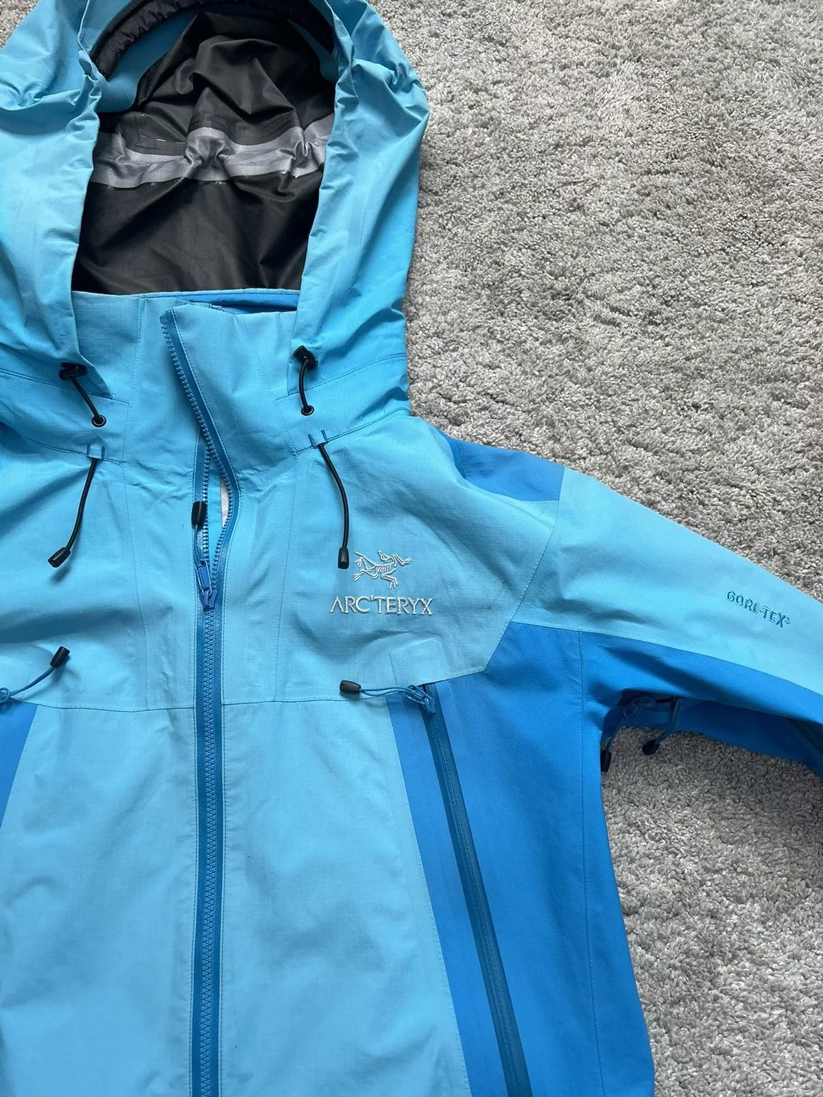 Arc'teryx Light Jackets Arc'teryx Arc’Teryx Beta LT hybrid core Gore-Tex shell jacket Blue