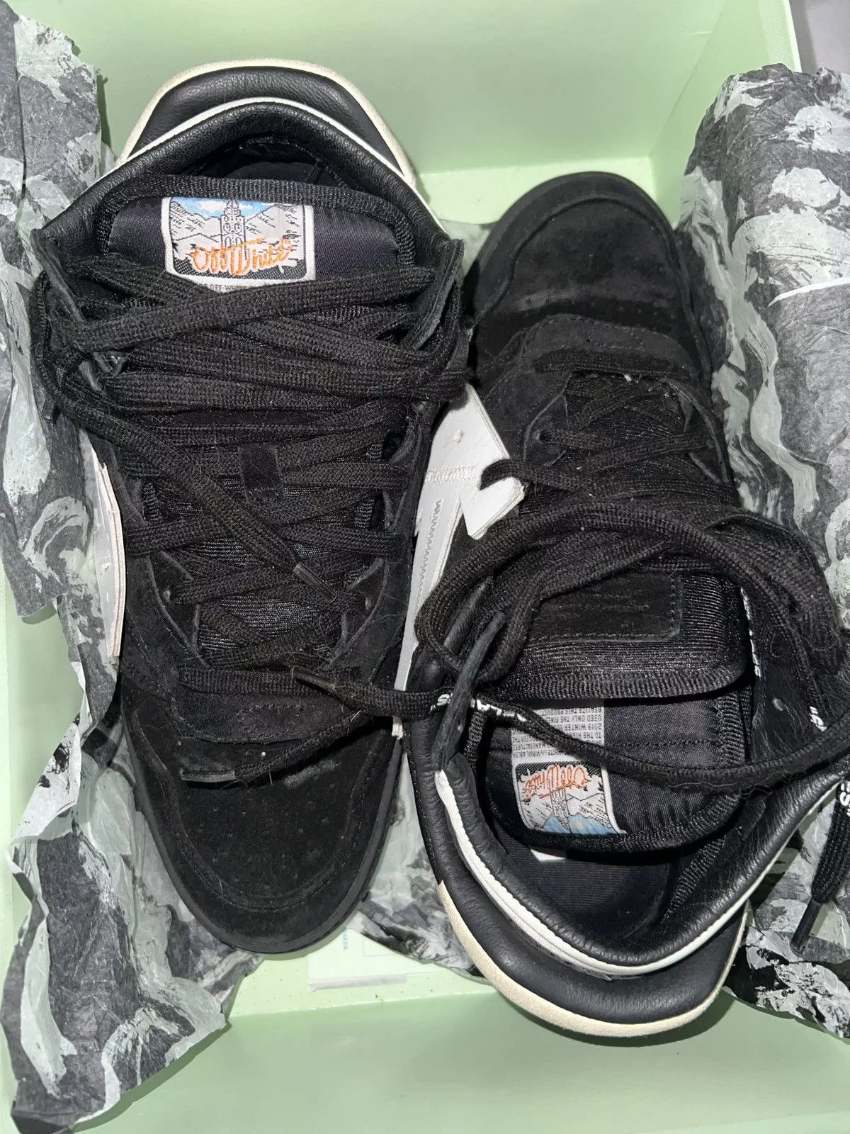 Off-White Low Top Sneakers Off-White FLOATING ARROW SUEDE SNEAK BLACK WHITE