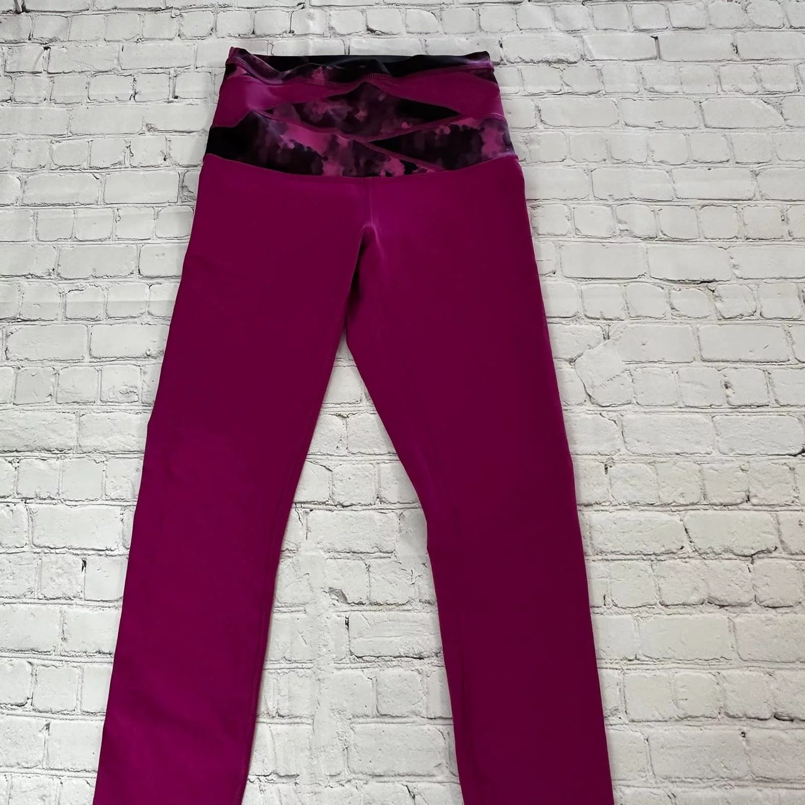 Reversible Lululemon Leggings size 6 Pink