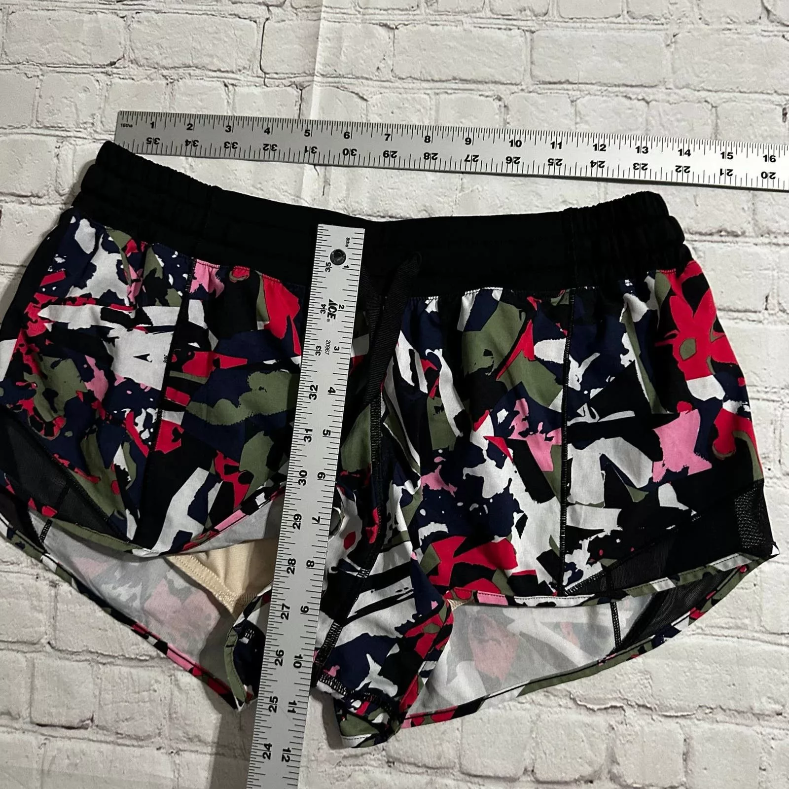 lululemon shorts size 8 Multi