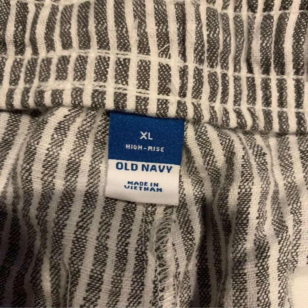 Women’s Old Navy Shorts White
