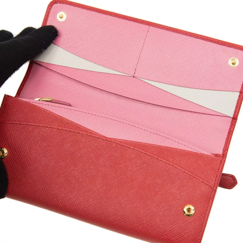 Prada Wallets Prada o1srvl11e0724 Size: OS / Wallet in Red