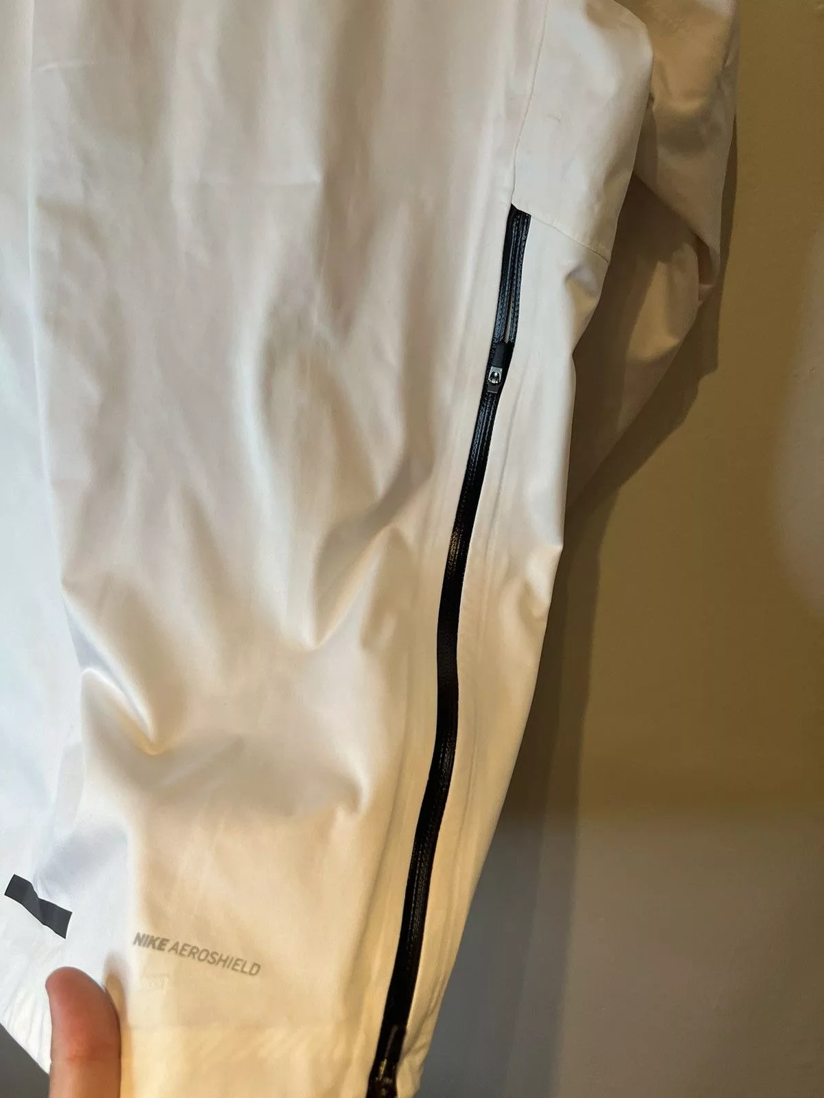 Nike Raincoats Nike Aeroshield Run Jacket With Hood Size Medium White