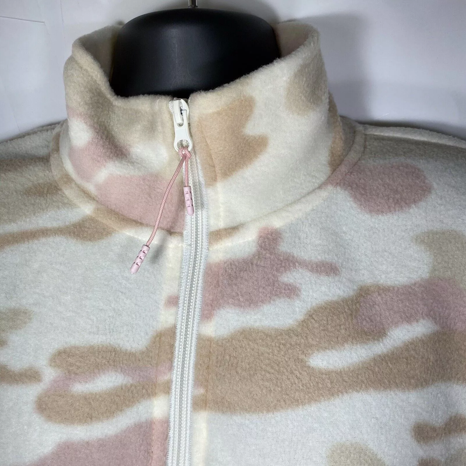 Other Sweatshirts Other Derek Heart Large Fleece Cream & Pink Camouflage Sweatshirt