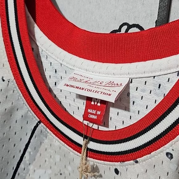Mitchell & Ness Jerseys Mitchell & Ness Chicago Bulls Throwback Jersey Tony Kukoc Medium NWT Red