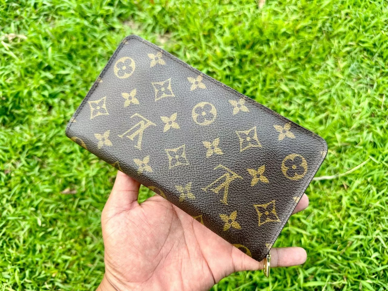 Louis Vuitton Wallets Authentic Louis Vuitton Monogram Canvas Zippy Wallet Brown