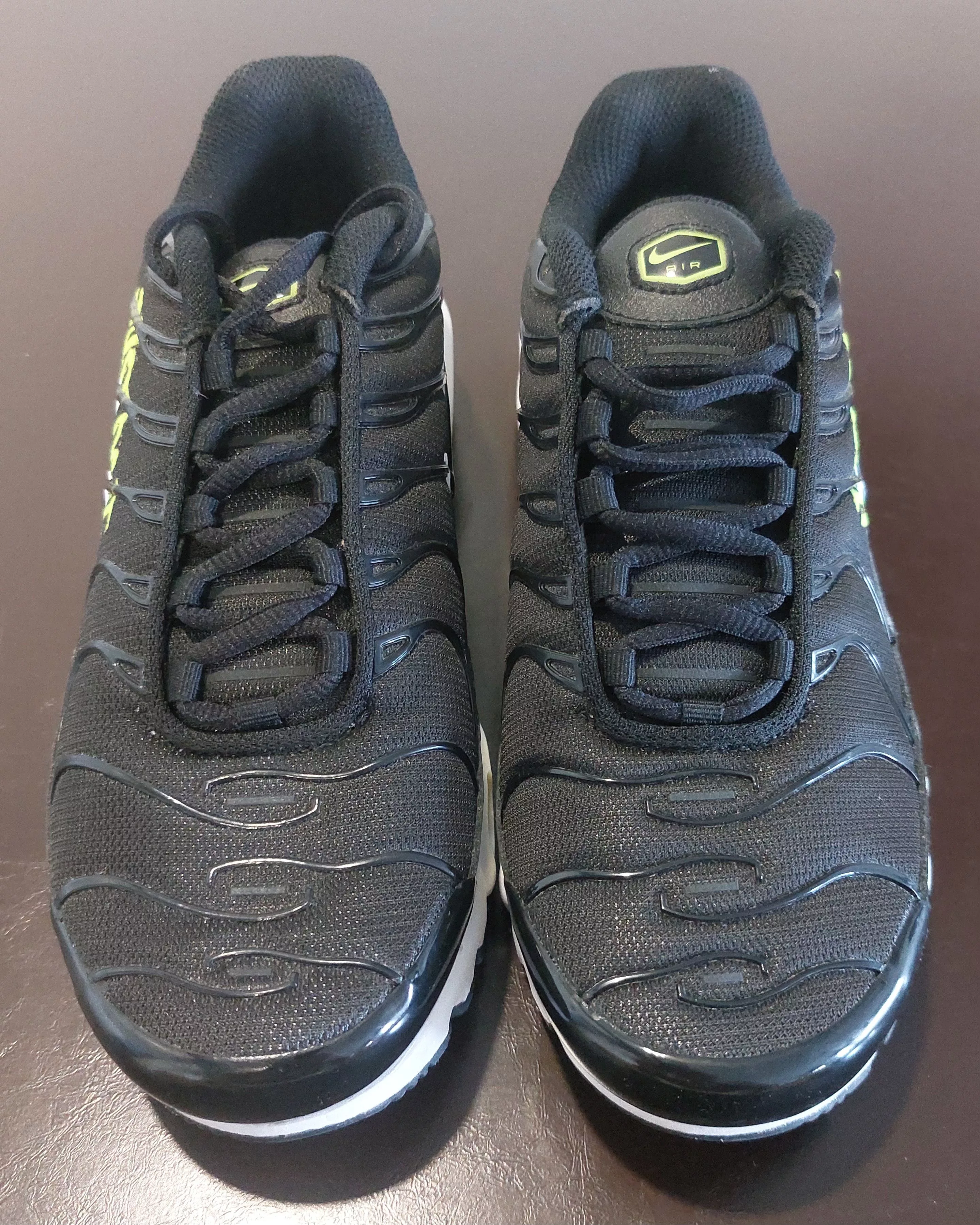 Nike Low Top Sneakers Nike Air Max Plus Black Volt Just Do It