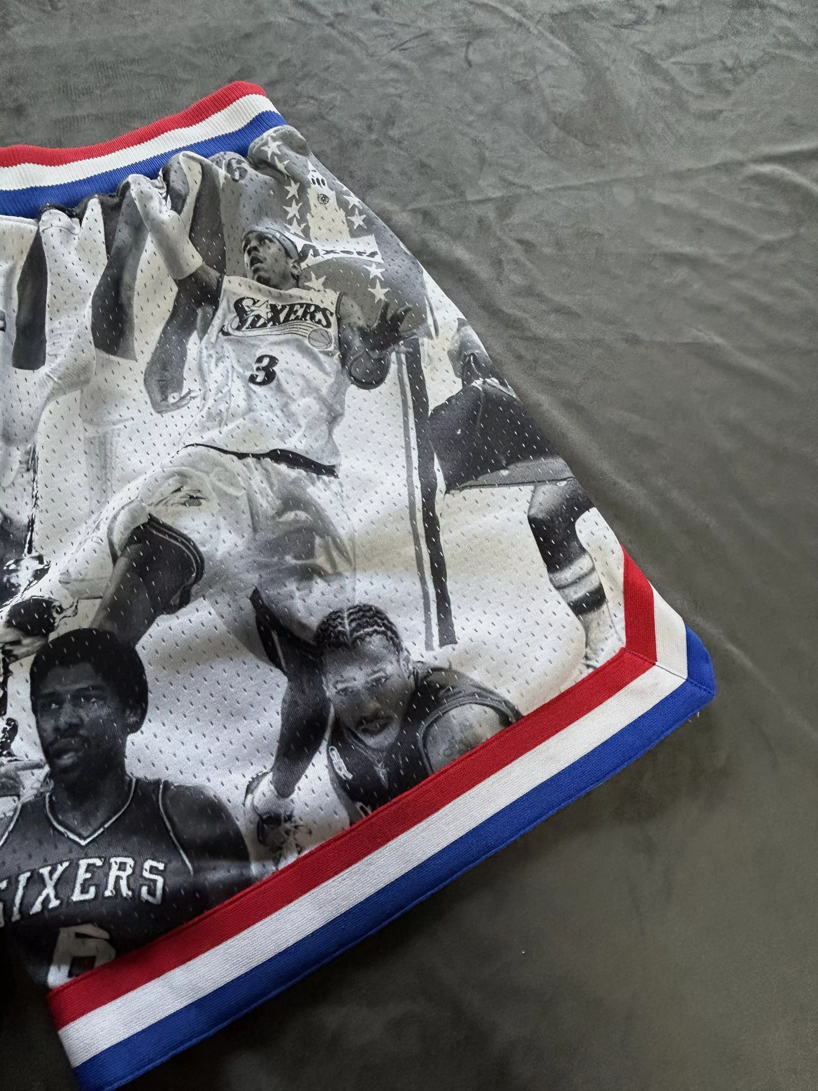 Mitchell & Ness Shorts Mitchell & Ness Rare Lapstone Mitchell Ness Icon Collage 76ers Shorts XL White Streetwear