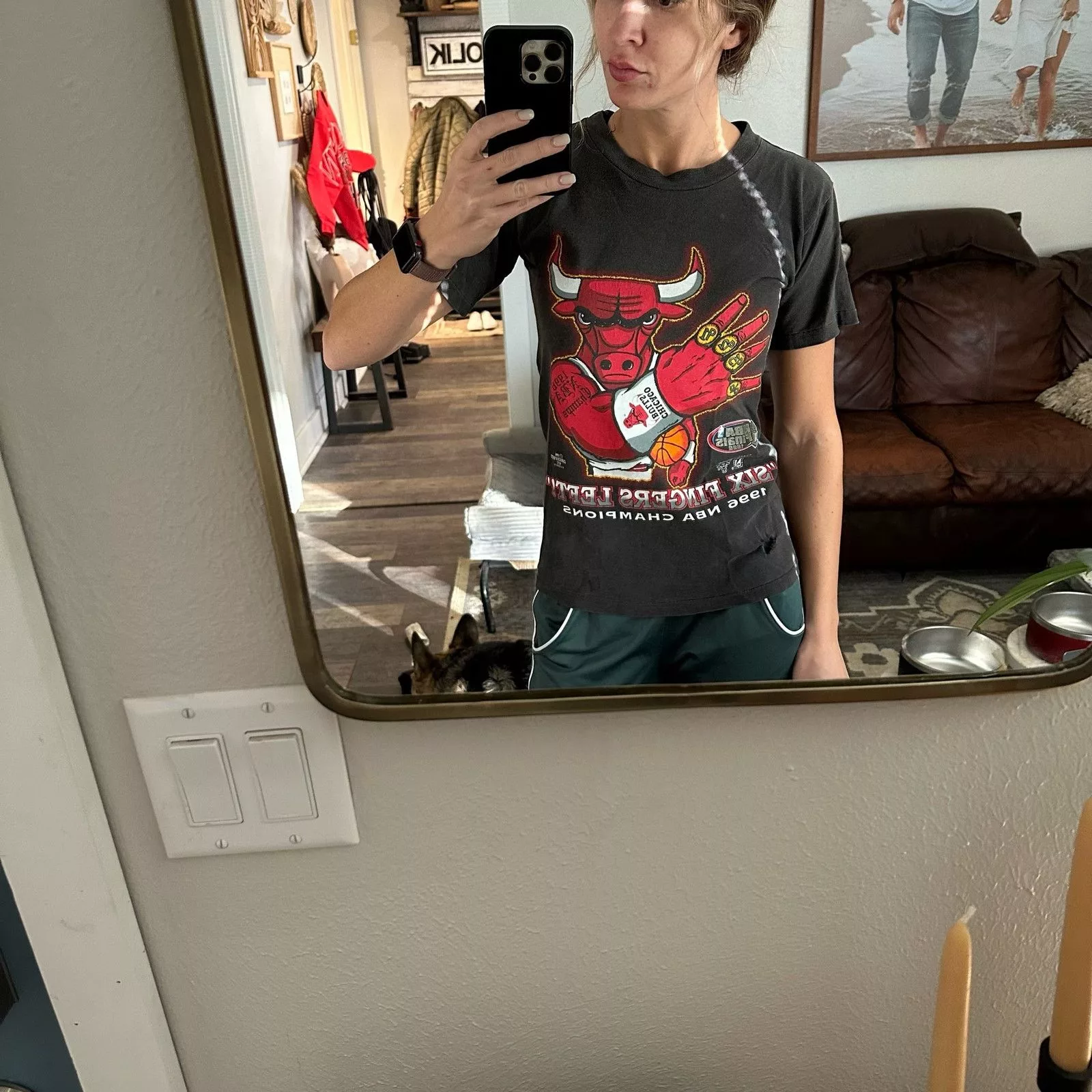 Changes Short Sleeve T Shirts Changes Vintage 1996 NBA Champs Chicago Bulls Six Fingers Left Tee Multi