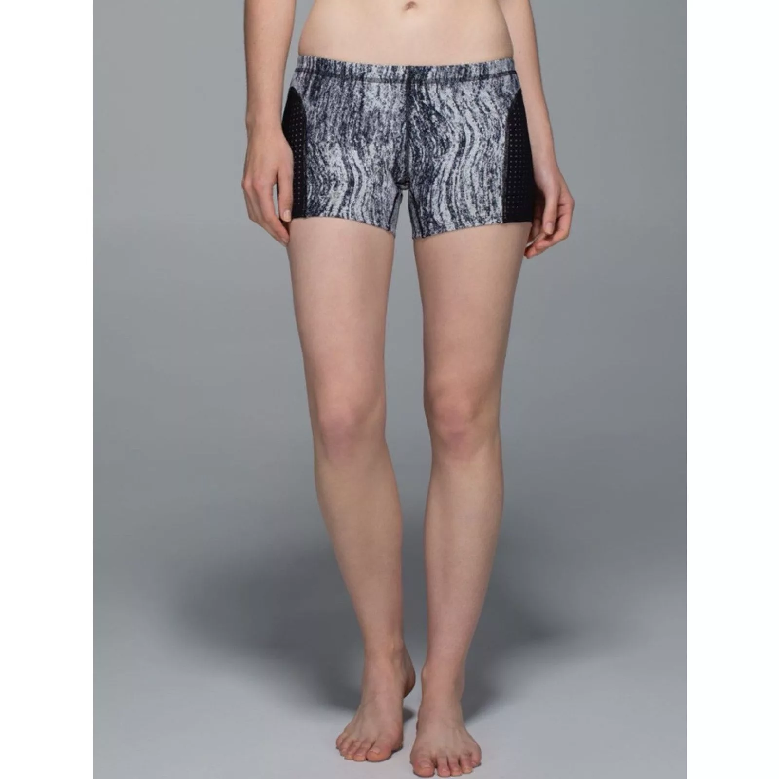 Lululemon Shorts Lululemon Water Sweat 2 Swim Short, Texture Twist - size 4 Black