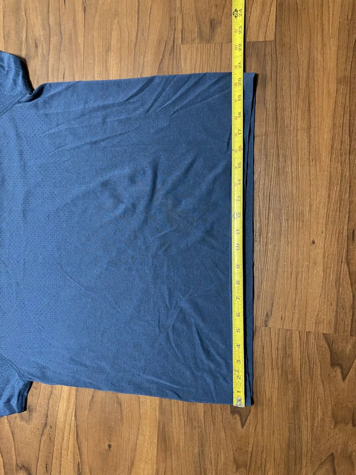 Rhone Short Sleeve T Shirts Rhone workout shirt size large Blue