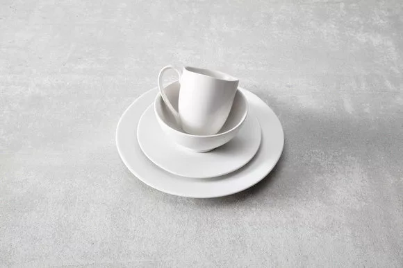 Heirloom Linen 16pc Dinnerware Set. Boxed