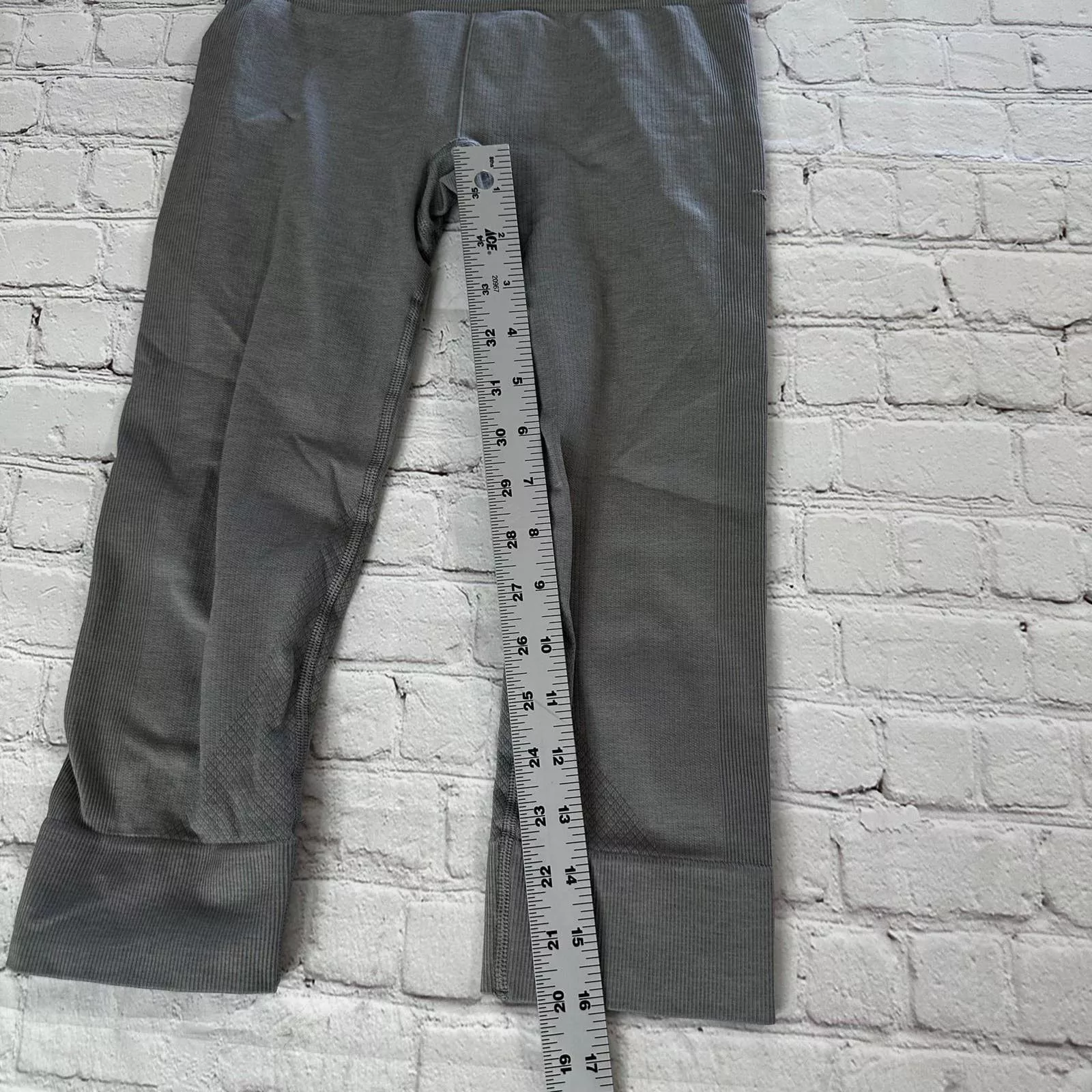 lululemon leggings size 4 Gray