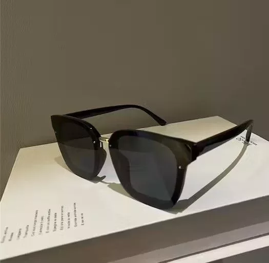 Vintage Sunglasses Vintage round frame sunglasses Black