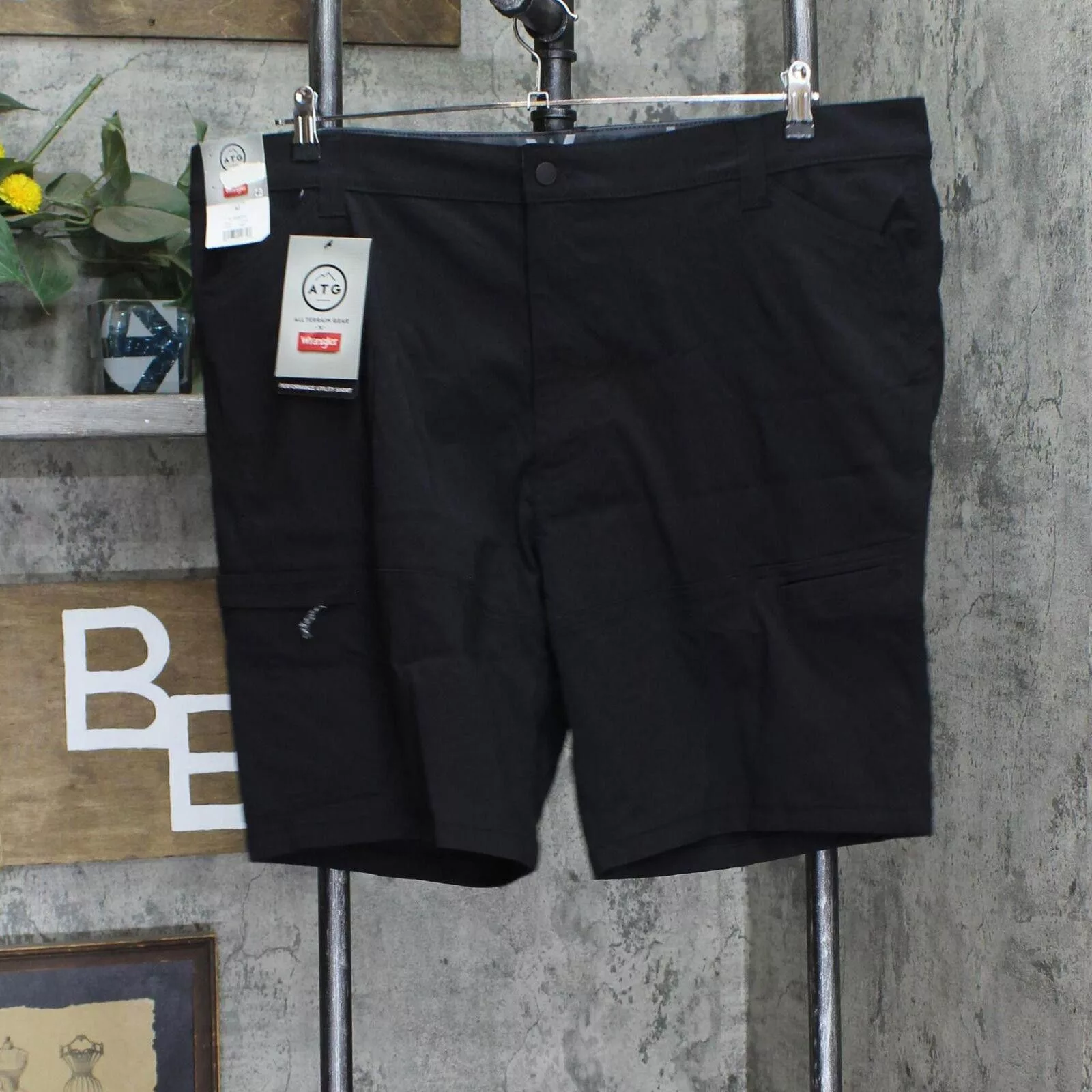 Wrangler Shorts NWT Wrangler Relaxed Fit Outdoor Shorts 84041117 42 Black