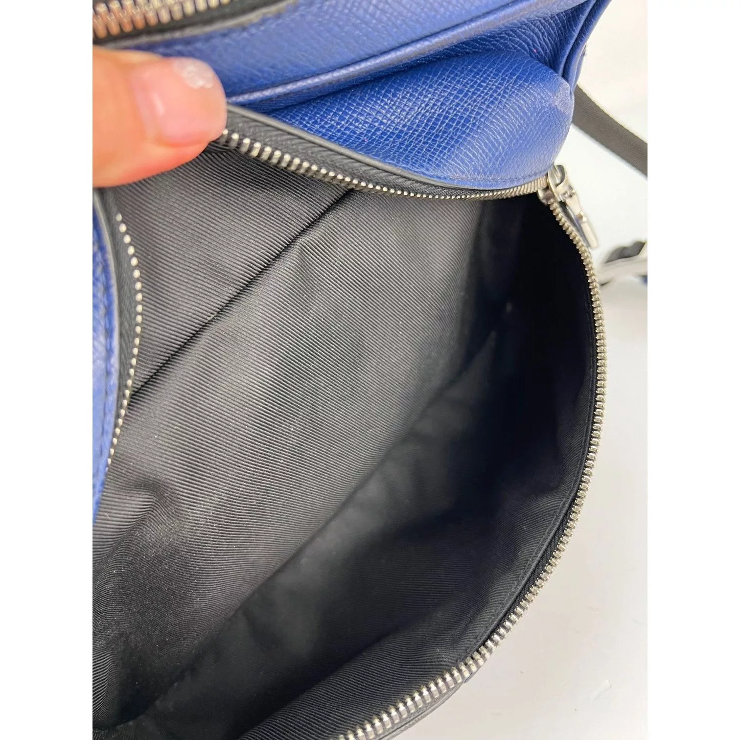 Louis Vuitton Messengers Satchels LOUIS VUITTON Taigarama Outdoor Blue Messenger Bag