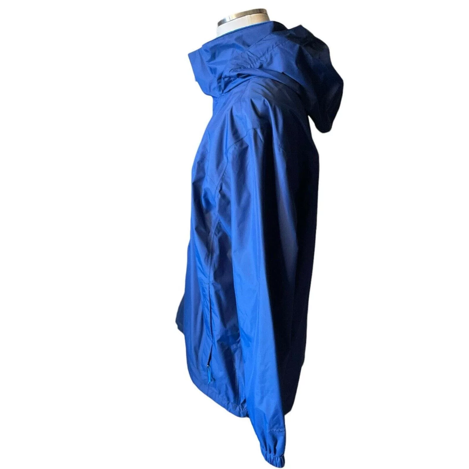 The North Face Light Jackets The North Face Full Zip Blue Nylon Shell Mesh Liner Jacket