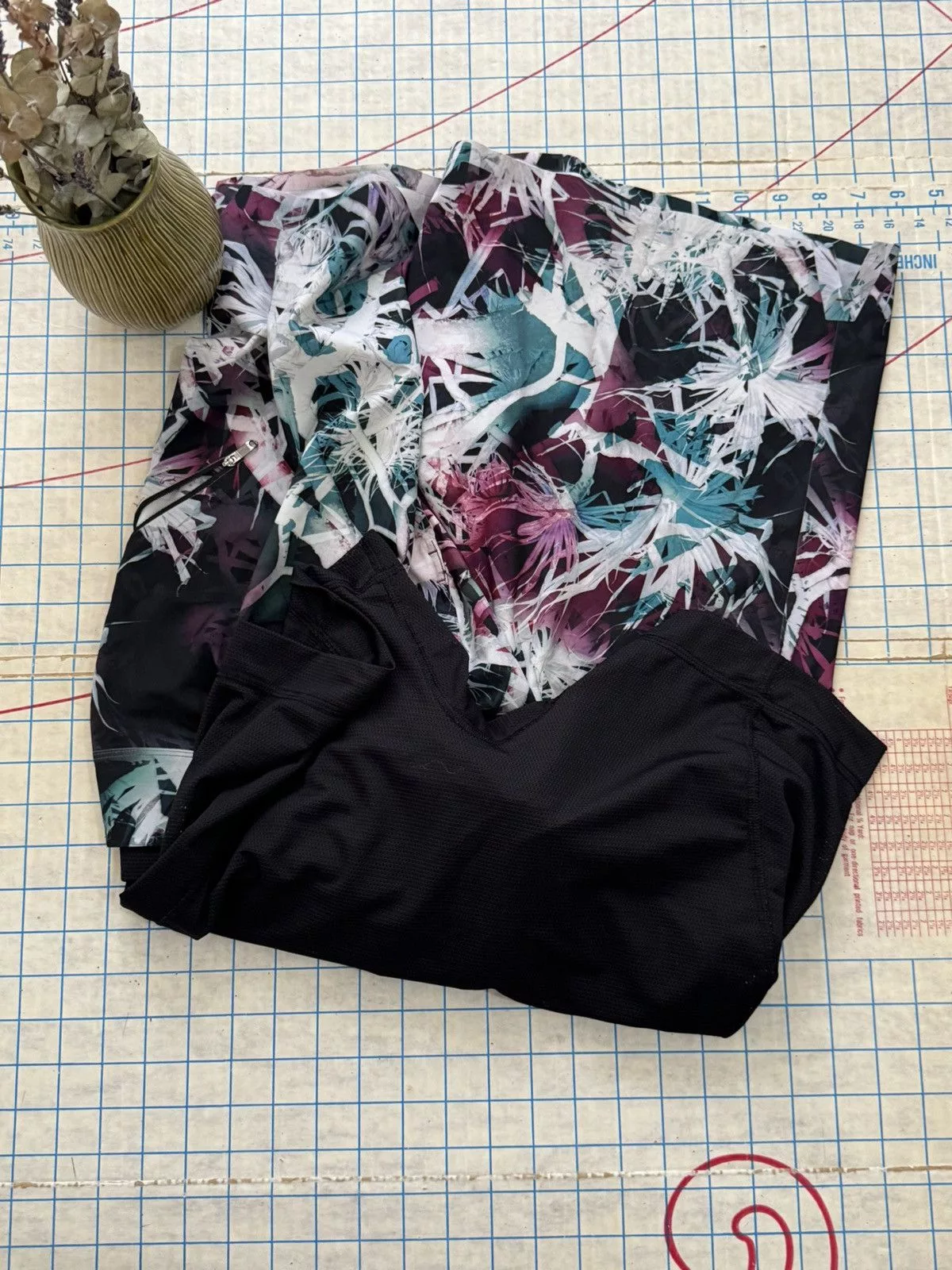 Lululemon Shorts Lululemon El Current Shorts 7” Lined Size 38 Palms Pattern Multi